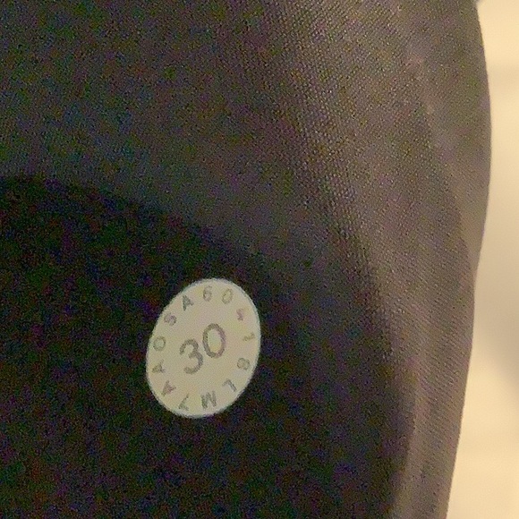 Lululemon Shorts. MS30-5 - Picture 4 of 5